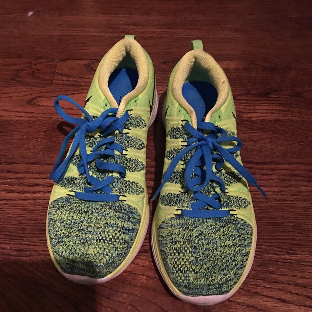 Nike flyknit shoes